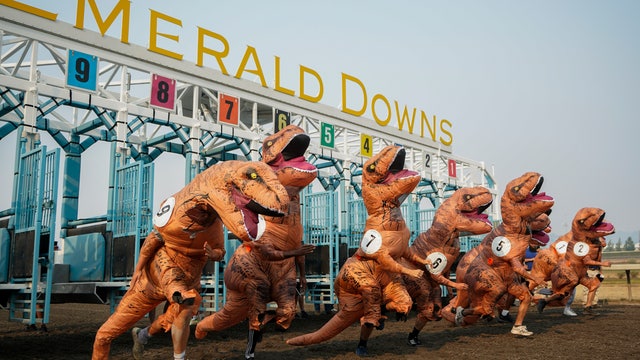 ‘T-Rexes’ race to photo finish at Washington state track