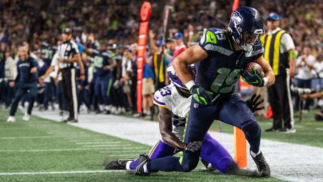 With injuries mounting at receiver, undrafted rookie Jake Bobo making push for Seahawks roster