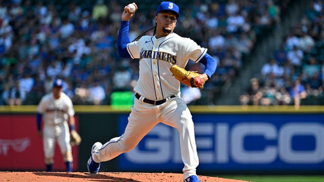 Luis Castillo stars as Mariners beat Royals 3-2 to grab sole possession of AL West lead