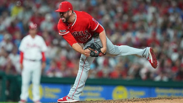 Mariners claim RHP Dominic Leone off waivers from Angels