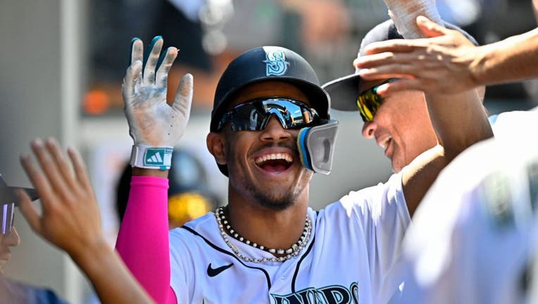 Julio Rodríguez drives in go-ahead run, steals home to lead Mariners past  Red Sox 6-3