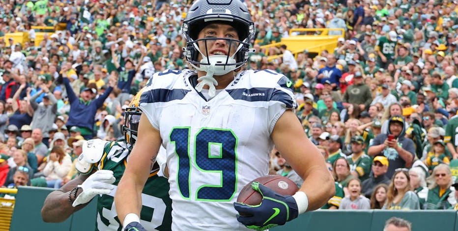 Seahawks Tyler Lockett got Jake Bobo's ball from 1st NFL TD