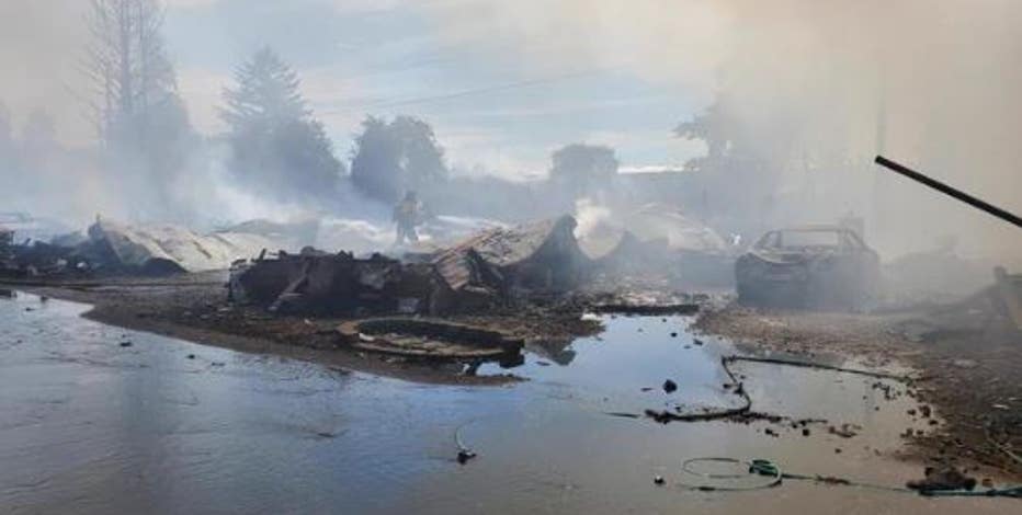 2 dead after brush fire sweeps through Lakewood mobile home park