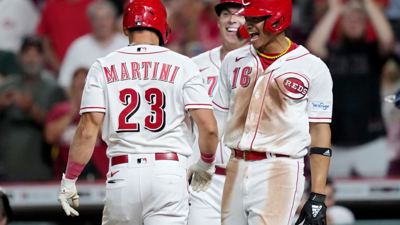 Encarnacion-Strand homers in first career 4-hit game, Reds beat