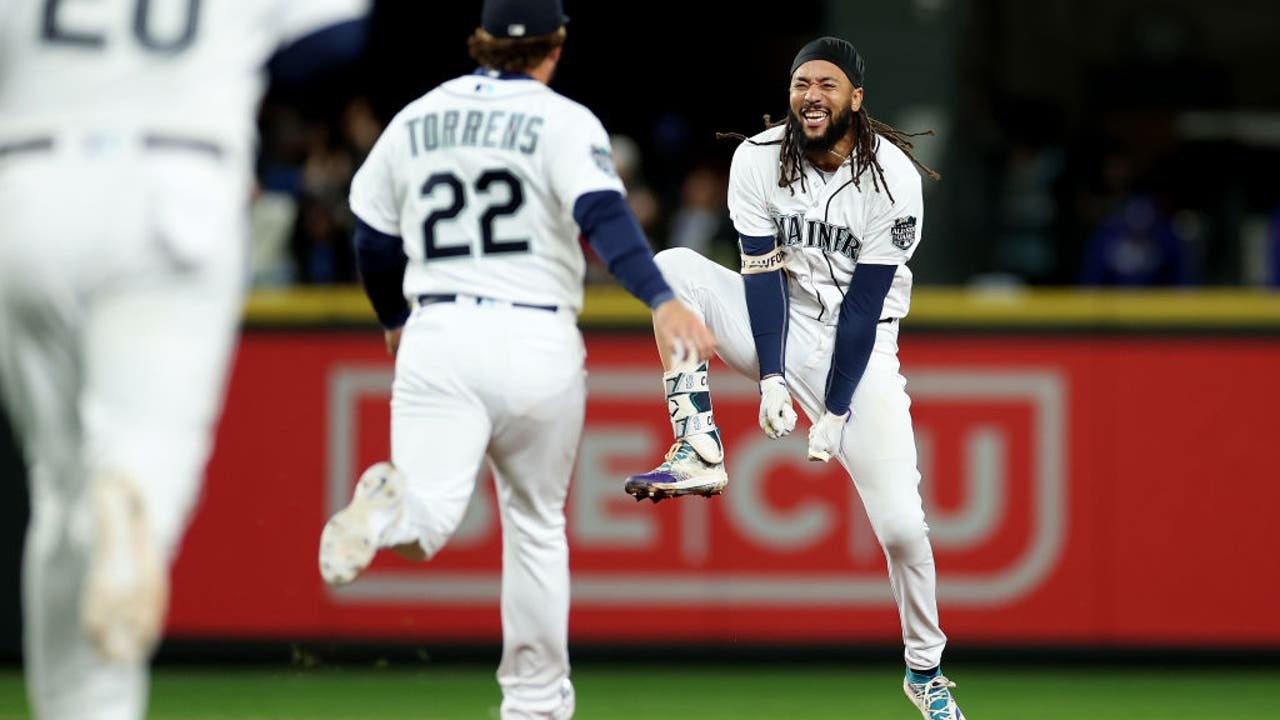 J.P. Crawford two-out double gives Mariners 3-2 walk-off win over Rangers