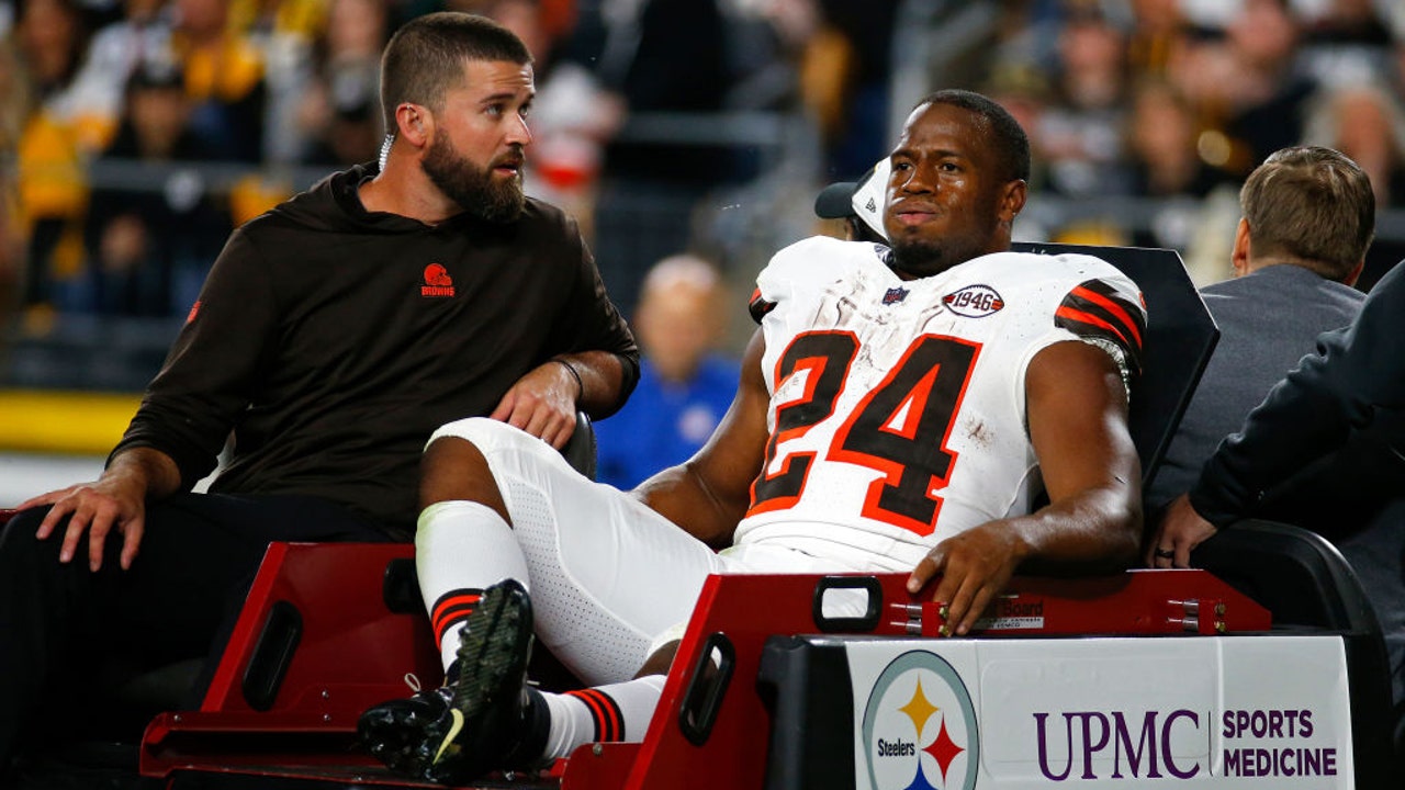 Nick Chubb serious knee injury vs. Steelers (no replay shown