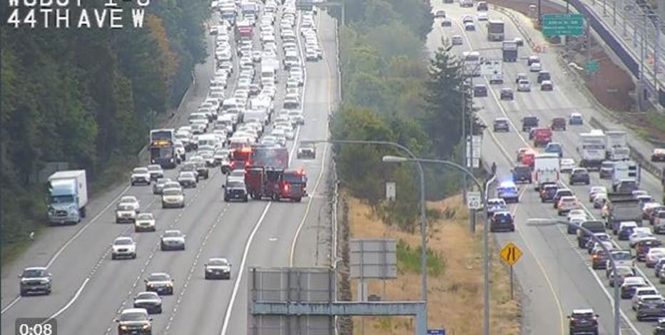 Lanes reopen on I-5 NB near Lynnwood after crash, police activity; search for suspect underway