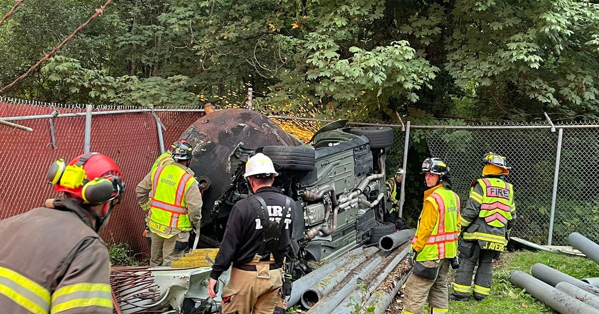 Tukwila crash: 3 people dead, 1 seriously injured | FOX 13 Seattle