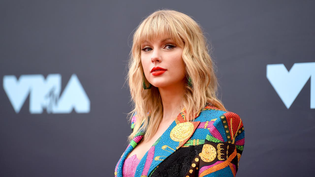 Taylor Swift achieves billionaire status amid new romance, record-breaking  tour and '1989 (Taylor's Version)
