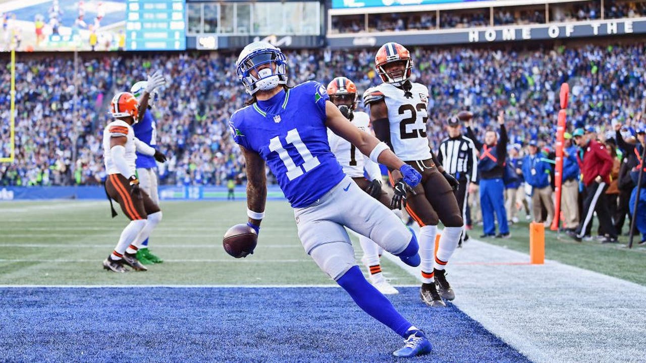 DAMAGE フットボールT ゲームT Geno Smith throws late TD pass to Jaxon Smith-Njigba, Seahawks top