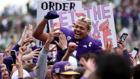 Late TD pass by Michael Penix Jr. lifts No. 7 Washington to wild 36-33 win over No. 8 Oregon