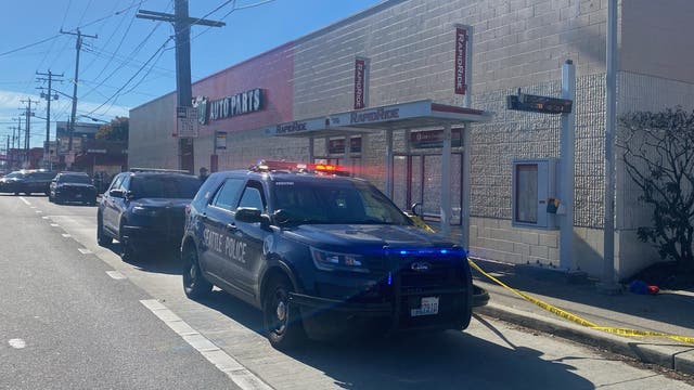 Seattle Police investigate drive-by shooting on Aurora Ave., 2 injured