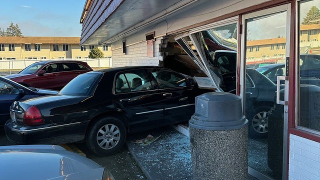 Driver arrested for DUI after crashing into Puyallup restaurant, hot grease seriously injures employee