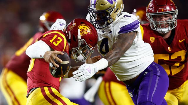 Zion Tupuola-Fetui made one of the biggest plays for No. 5 Washington with a heavy heart