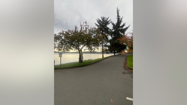Gunman jumps from bushes, robbing women on popular Lake Washington Blvd. trail