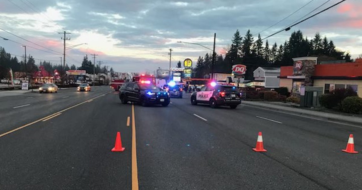 Serious injuries in 3-car crash in Everett | FOX 13 Seattle