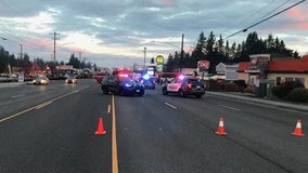 Serious injuries in 3-car crash in Everett