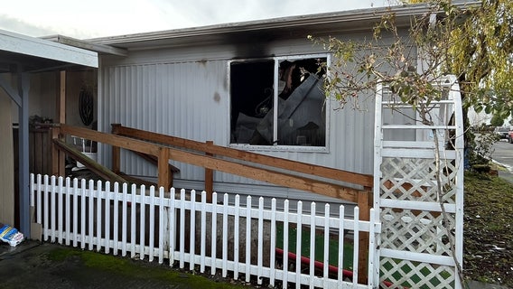 Crews investigate deadly mobile home fire in Edgewood