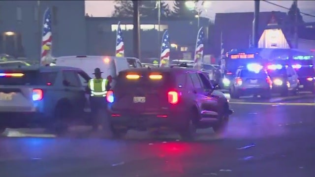 Man hit, killed by bus on Highway 99 in Lynnwood