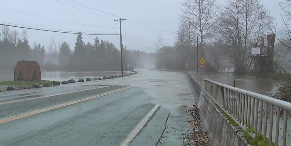Rising Stillaguamish River hits flooding record in Arlington
