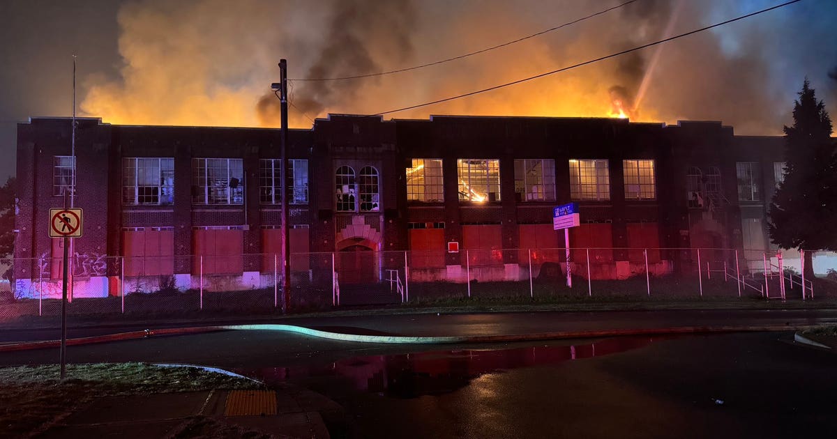 Fire tears through abandoned school in Tacoma | FOX 13 Seattle
