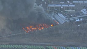Elizabeth, New Jersey fire engulfs large industrial building