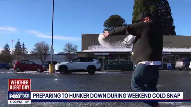 People in Olympia run last-minute errands ahead of weekend's freezing temperatures