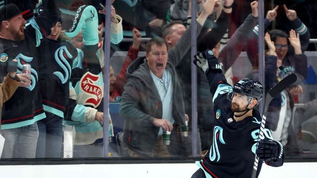 Tomáš Tatar scores twice as Kraken snap four-game skid with 6-2 win over Blackhawks