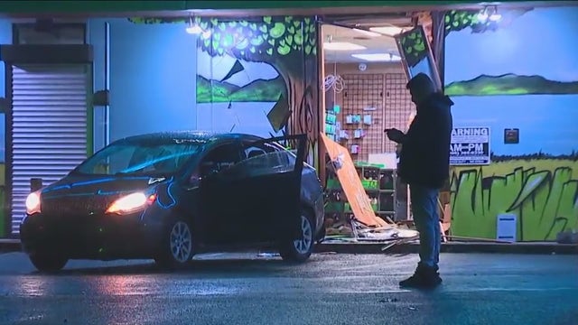 Stolen Kia crashes into Lake Forest Park pot shop