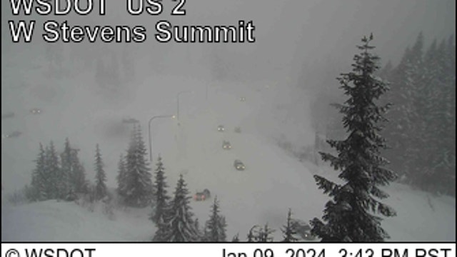 Stevens Pass reopens after overnight closure, chains required