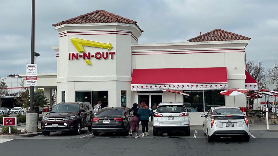 exterior view of an in-n-out burger