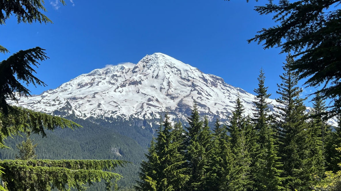 1 dead, 3 injured after rockfall on WA's Mount Rainier