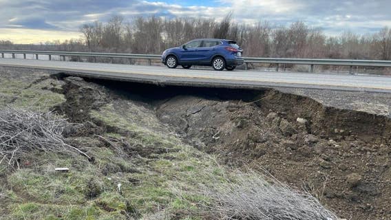 Sinkhole closes eastbound I-82 near Wapato