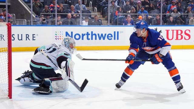 Philipp Grubauer makes 26 saves in return to lineup, Kraken win 2-1 in shootout over Islanders