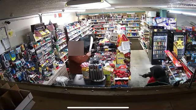 Man pulls out knife, clerk pulls out bigger knife in attempted robbery in Tacoma