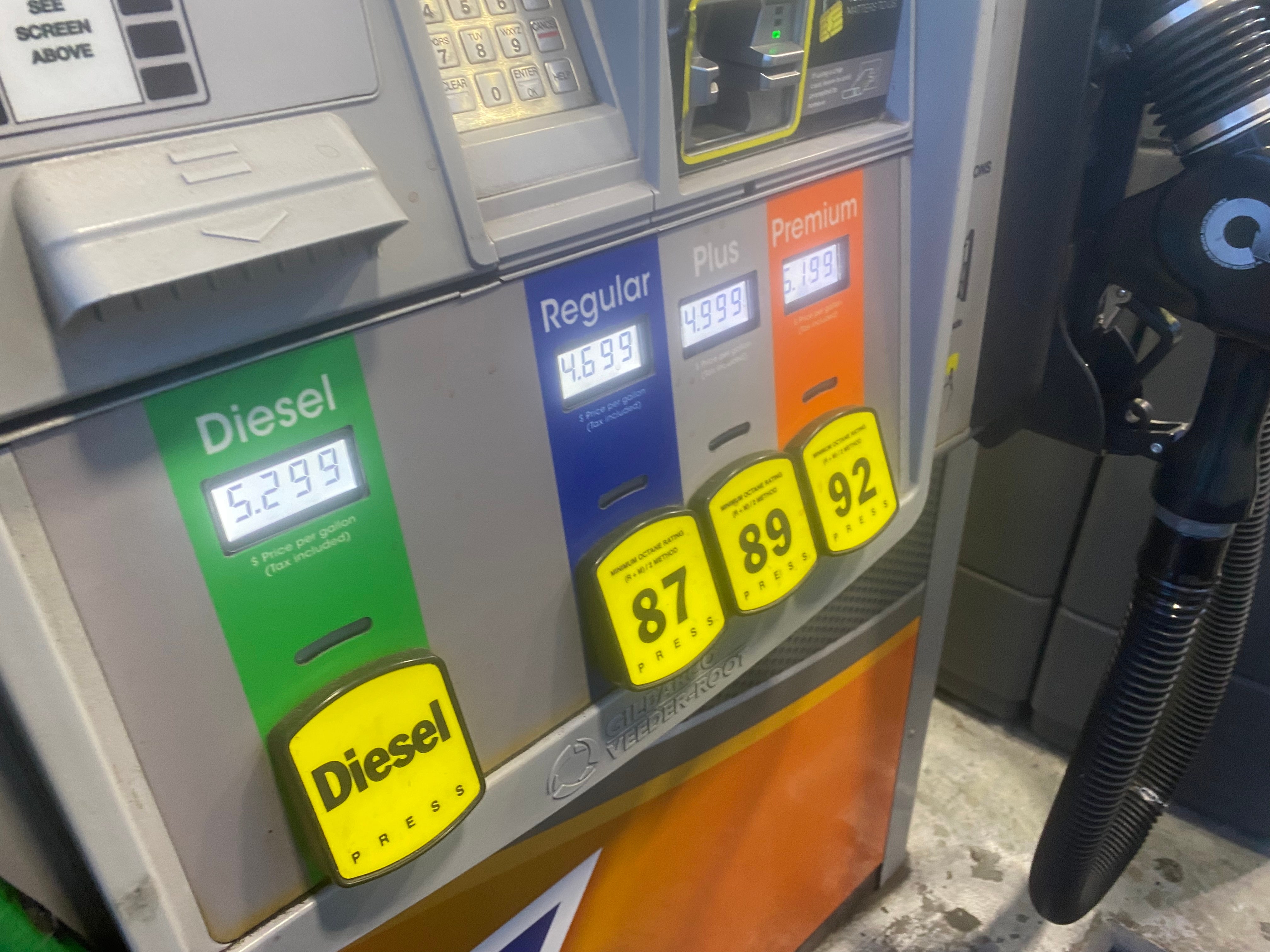 Washington gas prices up 10 cents in April alone | FOX 13 Seattle