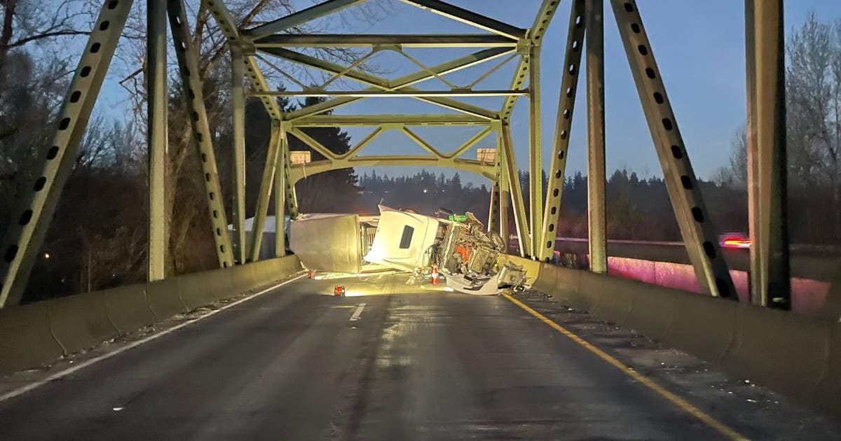 SR 18 reopens after semi rollover crash near Auburn | FOX 13 Seattle