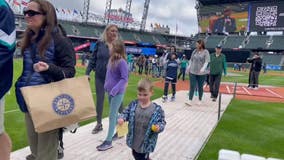 Mariners fans take over T-Mobile Park for Opening Week Warm-Up