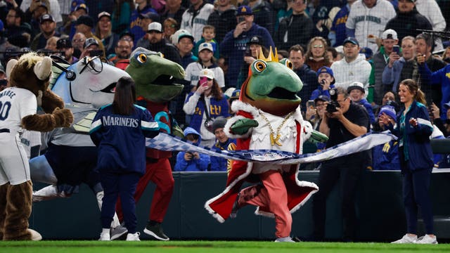 Seattle Mariners unveil 'Salmon Run' mascot race
