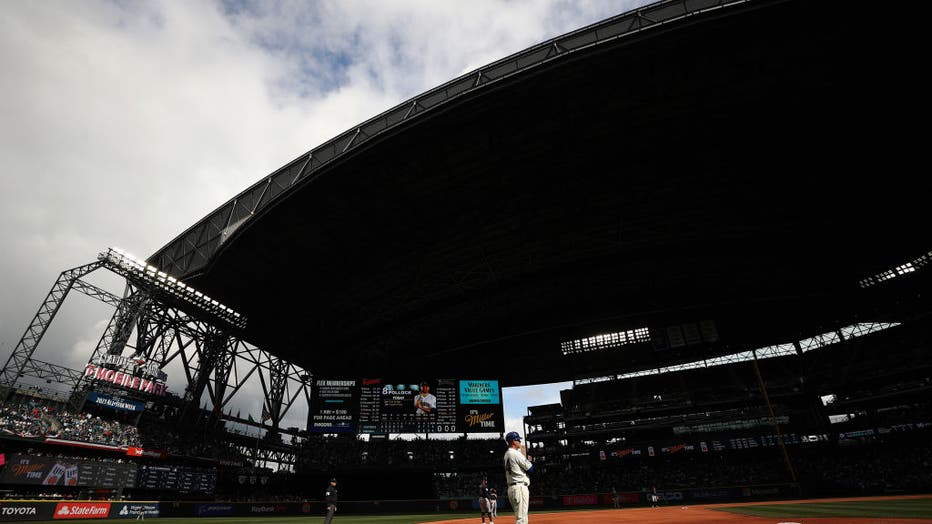roof begins to close over t-mobile park