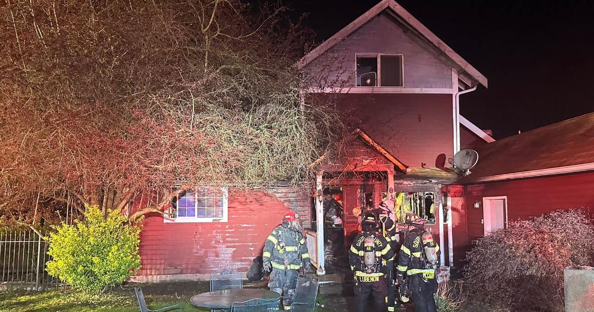 10 people displaced after house fire in Everett | FOX 13 Seattle