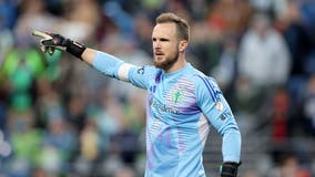 Late-game goal gives Sporting KC 2-1 win over Seattle Sounders