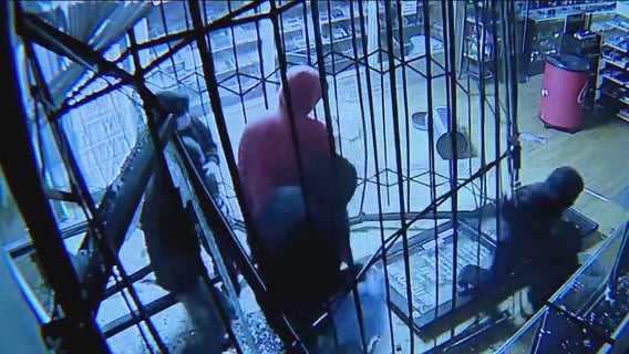 Nearly a dozen teens break into Normandy Park vape shop