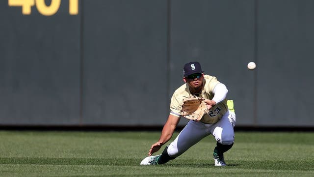 Seattle Mariners call-up Jonatan Clase as Dominic Canzone placed on injured list