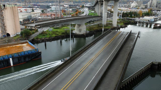 Spokane Street Swing Bridge closed for construction this weekend