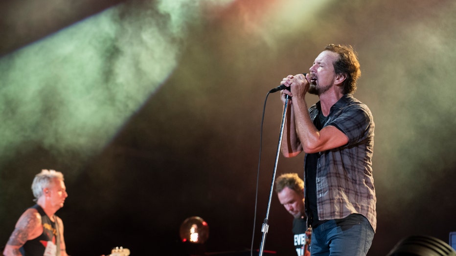 eddie vedder and mike mccready on stage