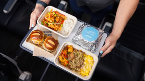 Alaska Airlines announces return of hot meals inflight