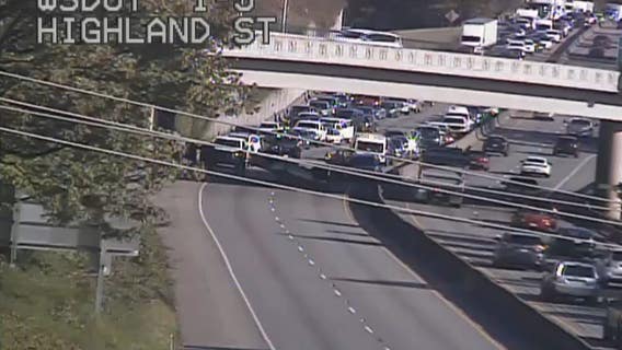 Northbound I-5 back open near Mount Vernon after crash