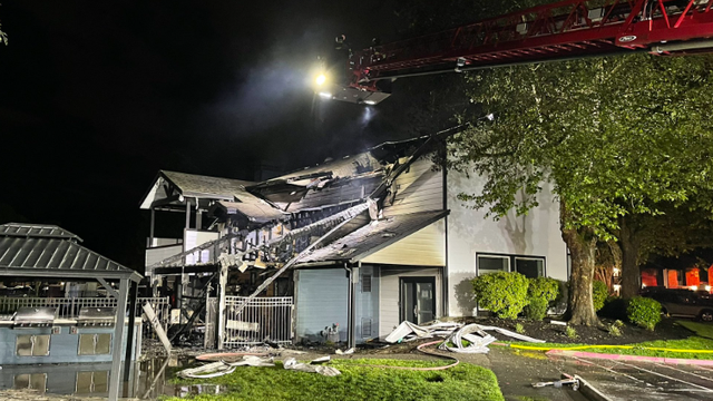 Kent apartment building catches fire, no injuries reported