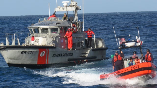 Coast Guard searching for sunken vessel off Oregon coast